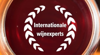 Winnaarskrans afgebeeld met de tekst Internationale Wijnexperts